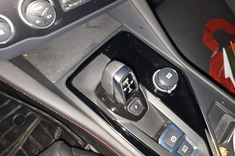 Used Lynk & Co 03 2018 1.5TD DCT JingPro Edition China V Standard Gear Lever