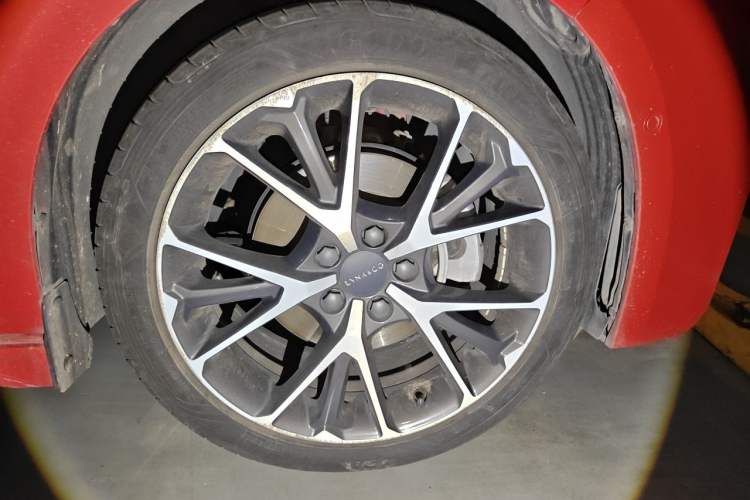 Used Lynk & Co 03 2018 1.5TD DCT JingPro Edition China V Standard Right Front Wheel Hub