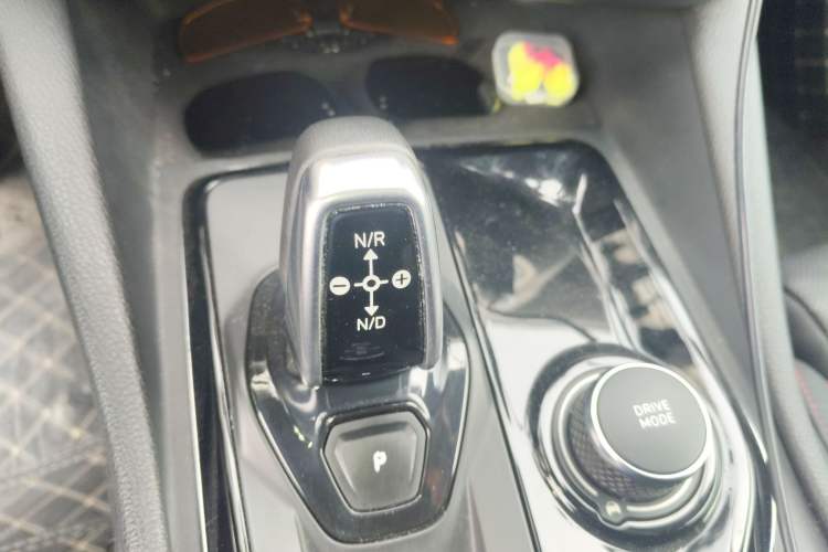 Used Lynk & Co 03 2018 1.5TD DCT JingPro Edition China V Standard Gear Lever