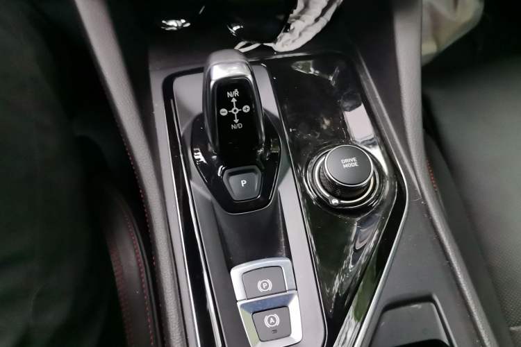 Used Lynk & Co 03 2018 1.5TD DCT JingPro Edition China V Standard Gear Lever