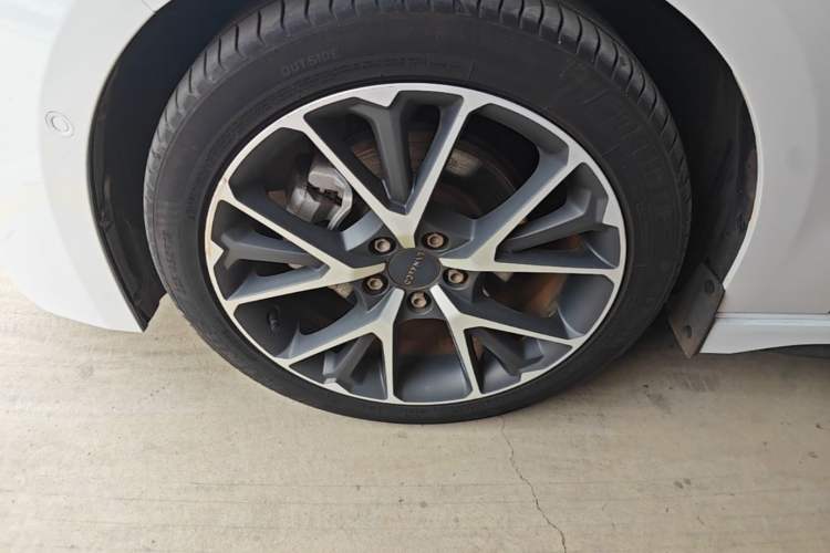 Used Lynk & Co 03 2018 1.5TD DCT JingPro Edition China V Standard Left Front Wheel Hub