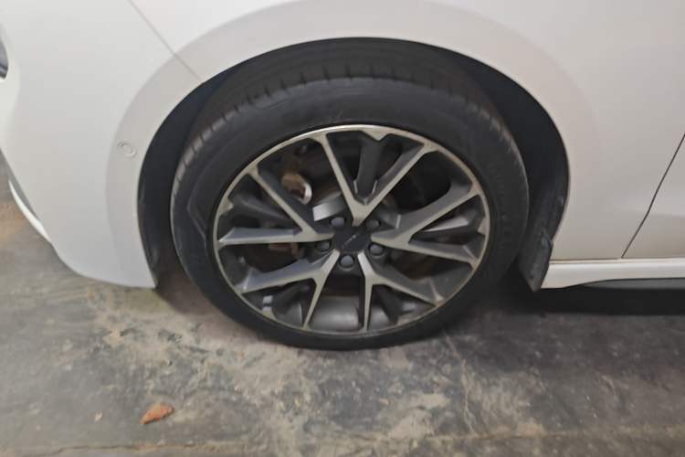 Used Lynk & Co 03 2018 1.5TD DCT JingPro Edition China V Standard Left Front Wheel Hub