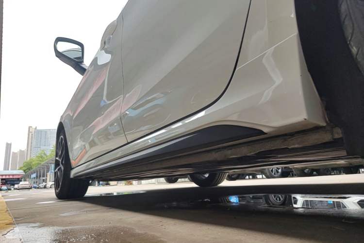 Used Lynk & Co 03 2018 1.5TD DCT JingPro Edition China V Standard Left Side Sill