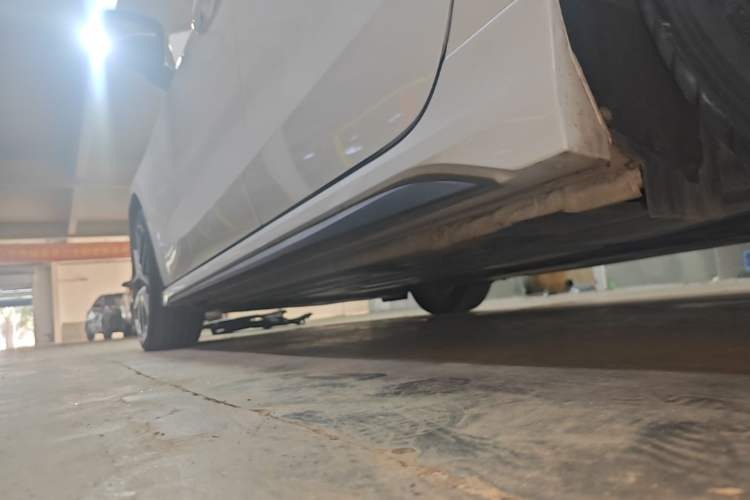 Used Lynk & Co 03 2018 1.5TD DCT JingPro Edition China V Standard Left Side Sill
