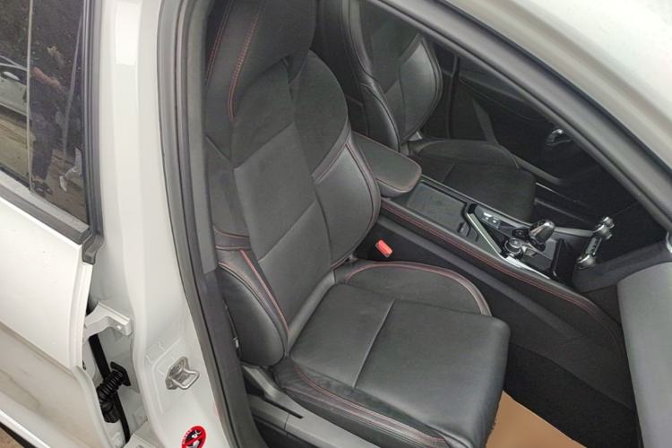 Used Lynk & Co 03 2018 1.5TD DCT JingPro Edition China V Standard Right Front Seat
