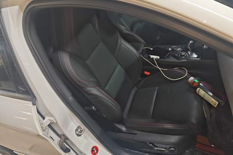 Used Lynk & Co 03 2018 1.5TD DCT JingPro Edition China V Standard Right Front Seat