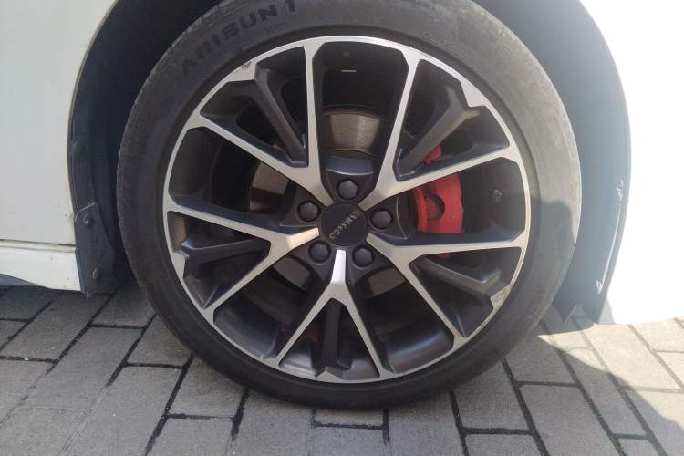 Used Lynk & Co 03 2018 1.5TD DCT JingPro Edition China V Standard Right Front Wheel Hub