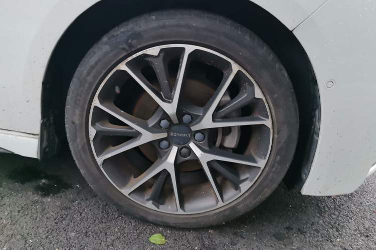 Used Lynk & Co 03 2018 1.5TD DCT JingPro Edition China V Standard Right Front Wheel Hub