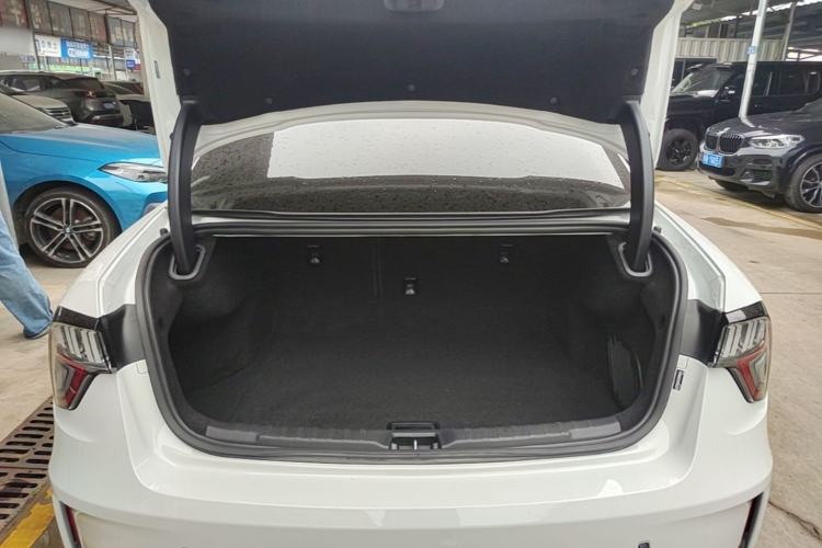 Used Lynk & Co 03 2018 1.5TD DCT JingPro Edition China V Standard Trunk