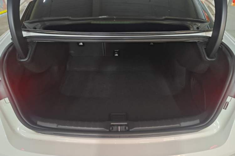 Used Lynk & Co 03 2018 1.5TD DCT JingPro Edition China V Standard Trunk