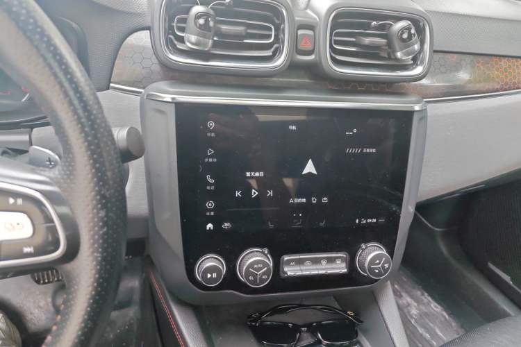 Used Lynk & Co 03 2019 1.5TD DCT JingPro Edition China VI Standard Audio And AC Panel
