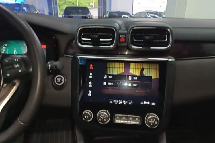 Used Lynk & Co 03 2019 2.0TD Automatic Trend Edition Audio And AC Panel