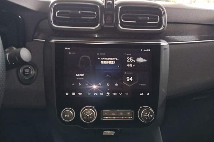 Used Lynk & Co 03 2019 1.5TD DCT JingPro Edition China VI Standard Audio And AC Panel