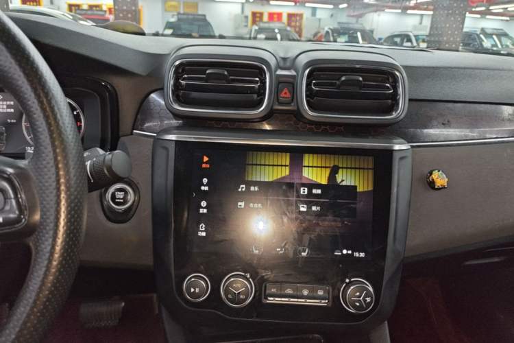 Used Lynk & Co 03 2019 2.0TD Automatic Trend Edition Audio And AC Panel