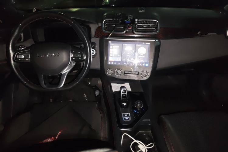 Used Lynk & Co 03 2019 2.0TD Automatic Jing Pro Edition Center Console