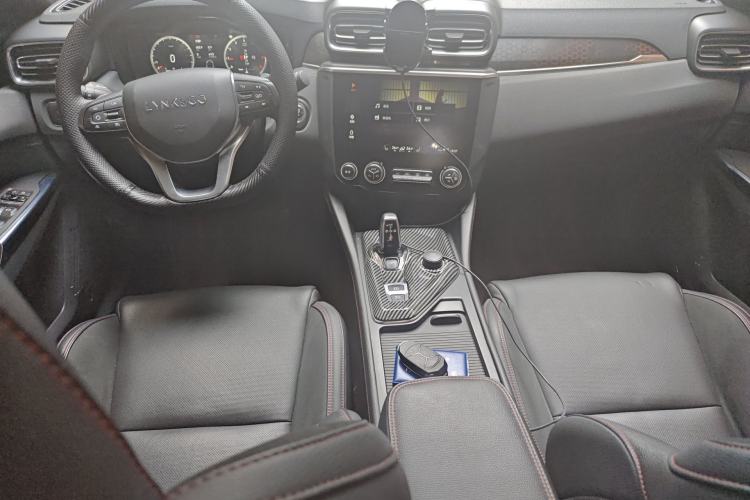 Used Lynk & Co 03 2019 2.0TD Automatic Trend Edition Center Console