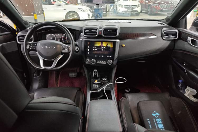 Used Lynk & Co 03 2019 2.0TD Automatic Trend Edition Center Console
