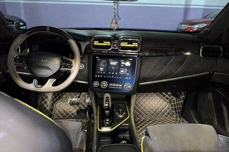 Used Lynk & Co 03 2019 03+ 2.0TD Automatic Wind-Chasing Edition Center Console