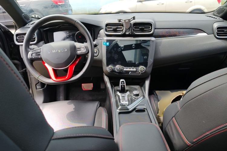 Used Lynk & Co 03 2019 2.0TD Automatic Trend Edition Center Console