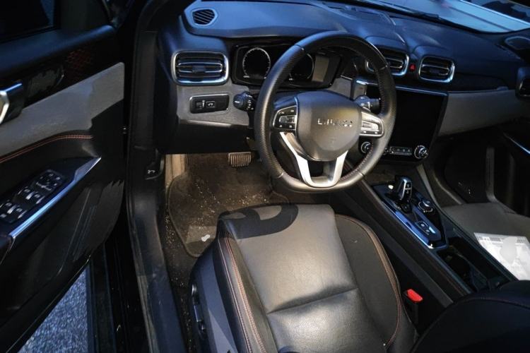 Used Lynk & Co 03 2019 1.5TD DCT JingPro Edition China VI Standard Center Console