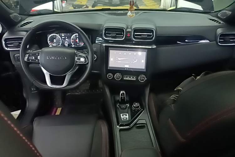 Used Lynk & Co 03 2019 1.5TD DCT JingPro Edition China VI Standard Center Console