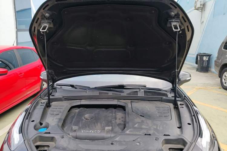 Used Lynk & Co 03 2019 2.0TD Automatic Trend Edition Engine Bay