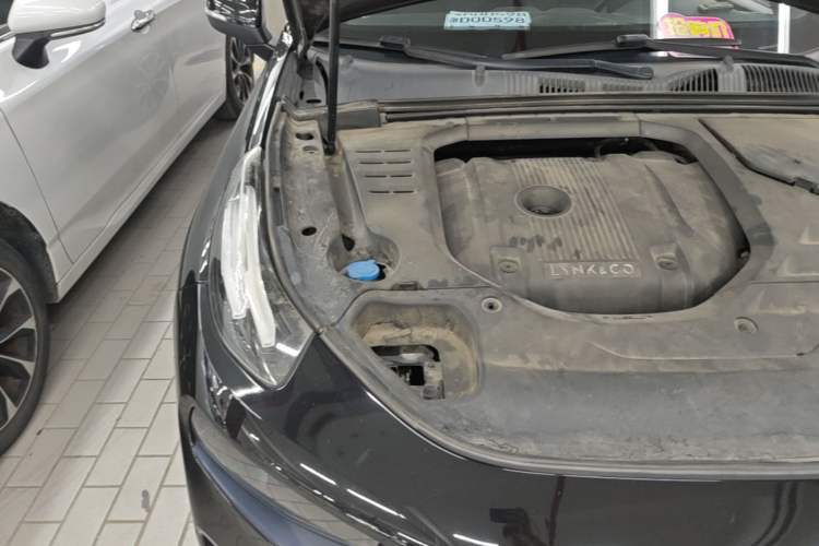Used Lynk & Co 03 2019 2.0TD Automatic Trend Edition Engine Bay Right