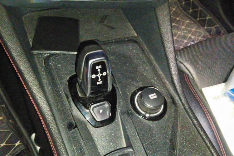 Used Lynk & Co 03 2019 1.5TD DCT JingPro Edition China VI Standard Gear Lever