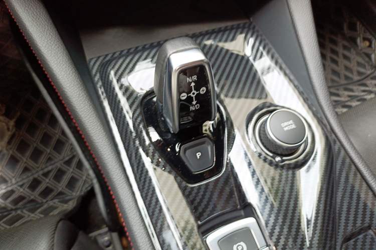 Used Lynk & Co 03 2019 1.5TD DCT JingPro Edition China VI Standard Gear Lever