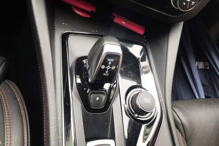 Used Lynk & Co 03 2019 1.5TD DCT JingPro Edition China VI Standard Gear Lever