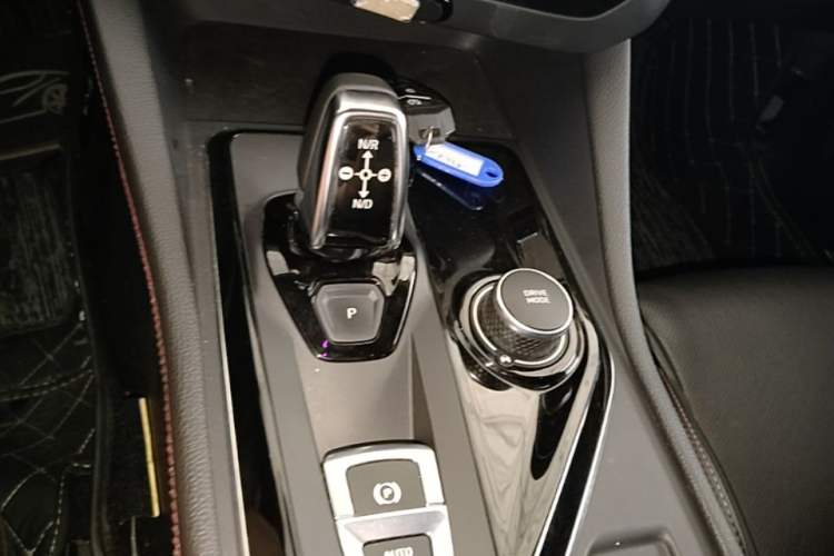 Used Lynk & Co 03 2019 1.5TD DCT JingPro Edition China VI Standard Gear Lever