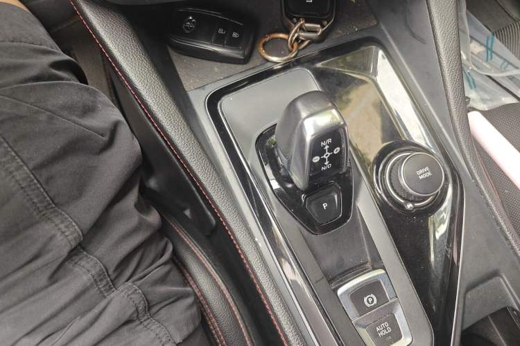 Used Lynk & Co 03 2019 1.5TD DCT JingPro Edition China VI Standard Gear Lever