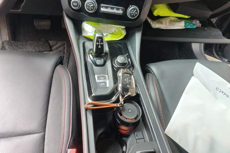Used Lynk & Co 03 2019 1.5TD DCT JingPro Edition China VI Standard Gear Lever