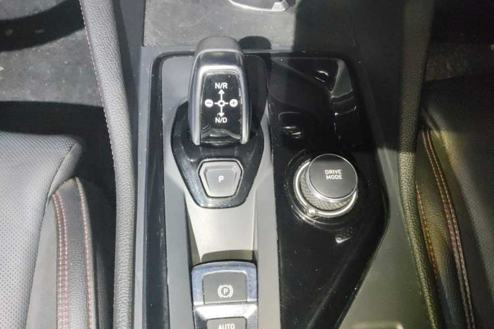 Used Lynk & Co 03 2019 1.5TD DCT JingPro Edition China VI Standard Gear Lever