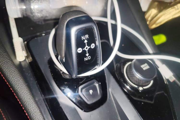 Used Lynk & Co 03 2019 1.5TD DCT JingPro Edition China VI Standard Gear Lever