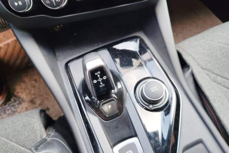 Used Lynk & Co 03 2019 1.5TD DCT JingPro Edition China VI Standard Gear Lever