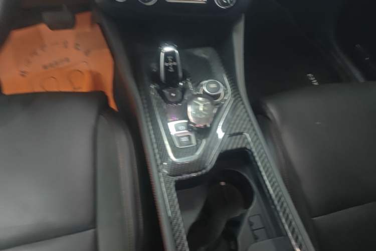 Used Lynk & Co 03 2019 1.5TD DCT JingPro Edition China VI Standard Gear Lever