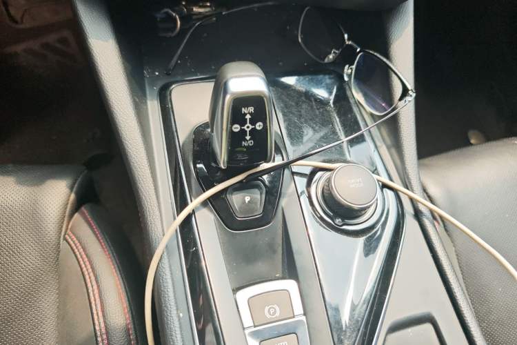 Used Lynk & Co 03 2019 1.5TD DCT JingPro Edition China VI Standard Gear Lever