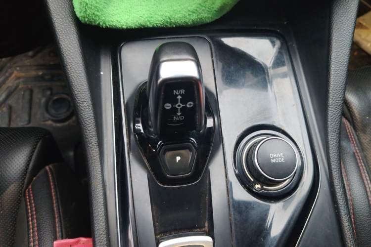 Used Lynk & Co 03 2019 1.5TD DCT JingPro Edition China VI Standard Gear Lever