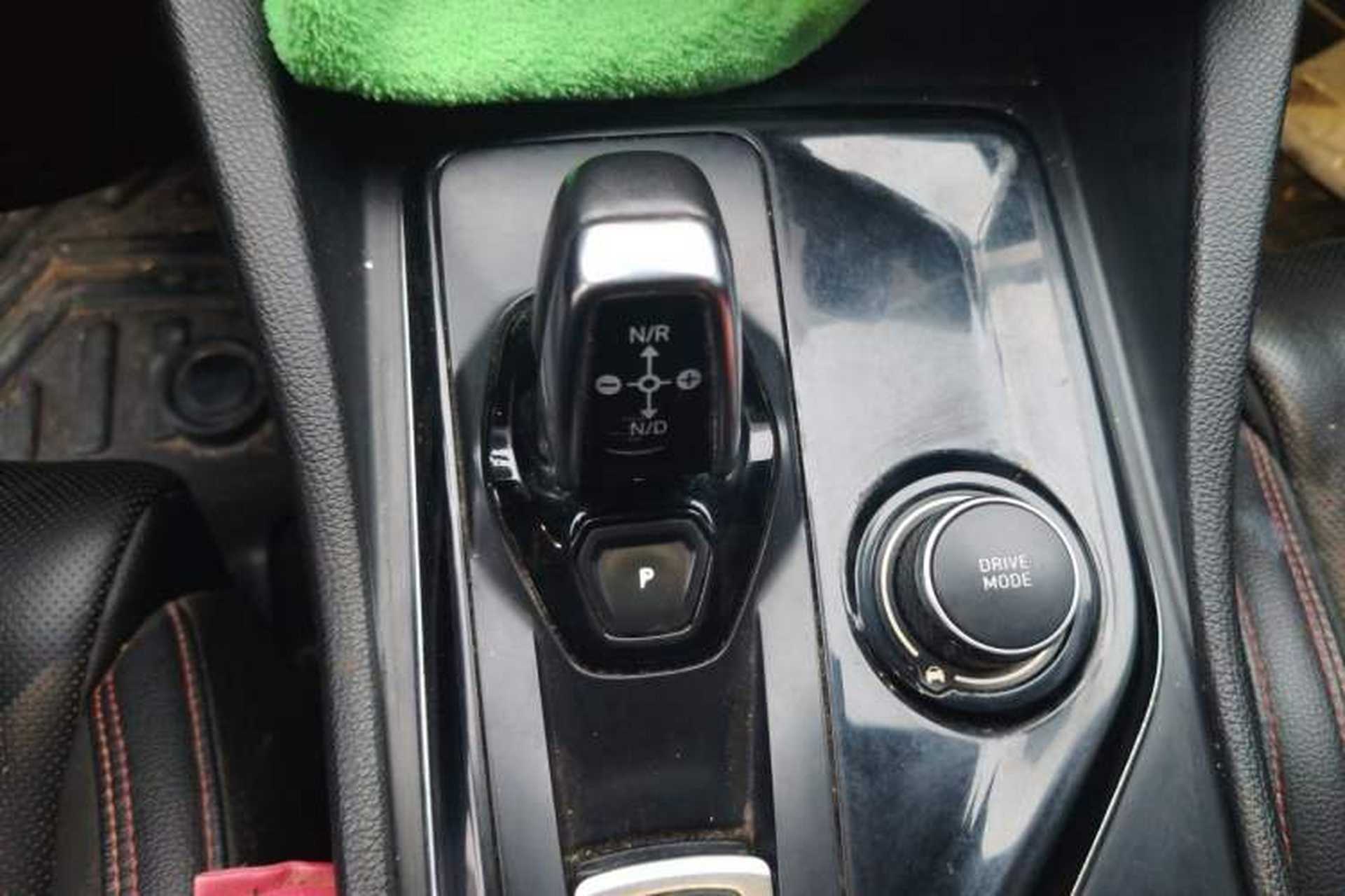 Used Lynk & Co 03 2019 1.5TD DCT JingPro Edition China VI Standard Gear Lever