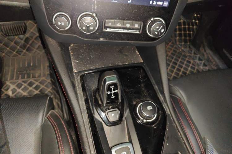 Used Lynk & Co 03 2019 2.0TD Automatic Jing Pro Edition Gear Lever