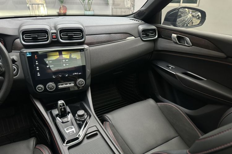 Used Lynk & Co 03 2019 2.0TD Automatic Trend Edition Interior 2