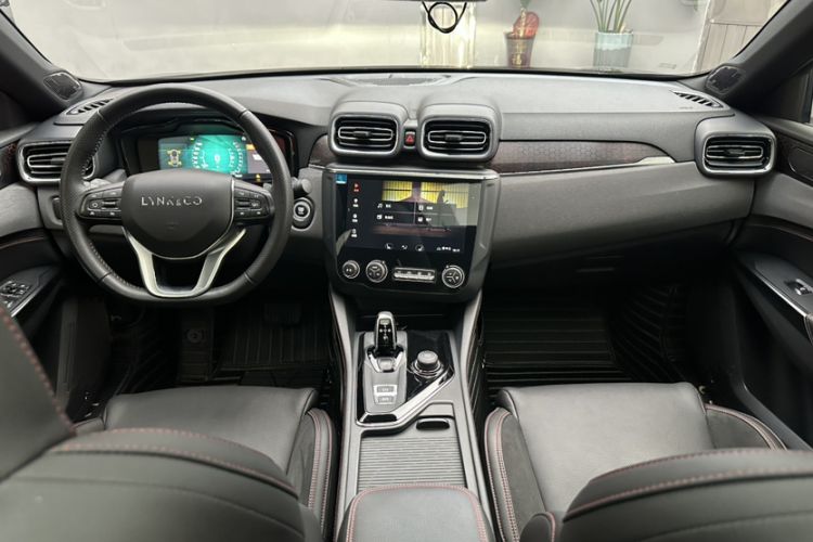 Used Lynk & Co 03 2019 2.0TD Automatic Trend Edition Interior 3