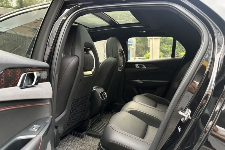 Used Lynk & Co 03 2019 2.0TD Automatic Trend Edition Interior 4
