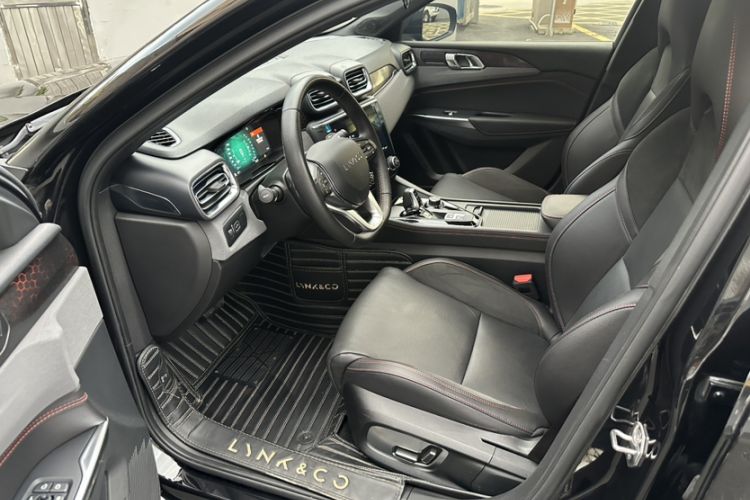 Used Lynk & Co 03 2019 2.0TD Automatic Trend Edition Interior 5