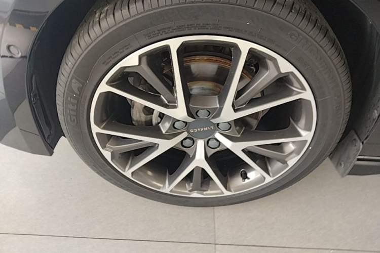 Used Lynk & Co 03 2019 2.0TD Automatic Jing Pro Edition Left Front Wheel Hub