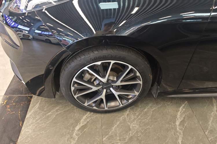 Used Lynk & Co 03 2019 2.0TD Automatic Jing Pro Edition Left Front Wheel Hub