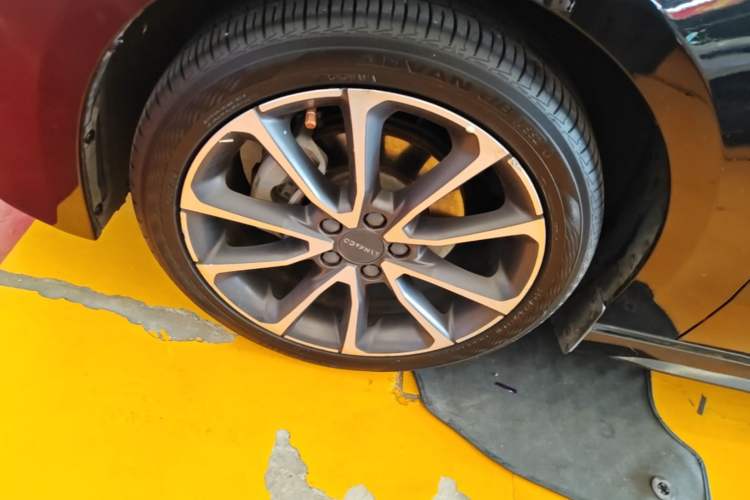 Used Lynk & Co 03 2019 2.0TD Automatic Trend Edition Left Front Wheel Hub