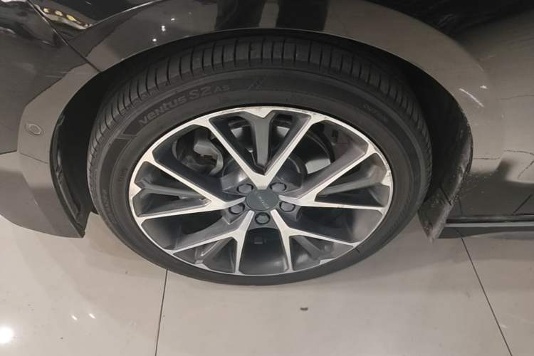 Used Lynk & Co 03 2019 2.0TD Automatic Jing Pro Edition Left Front Wheel Hub