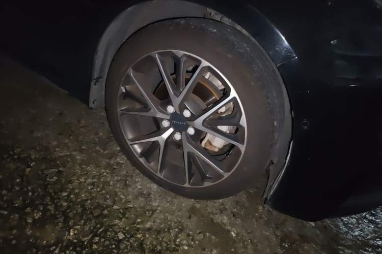 Used Lynk & Co 03 2019 2.0TD Automatic Jing Pro Edition Right Front Wheel Hub